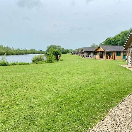 Tufty Lodge, Lake Pochard Lodge 9 南塞尔尼 外观 照片