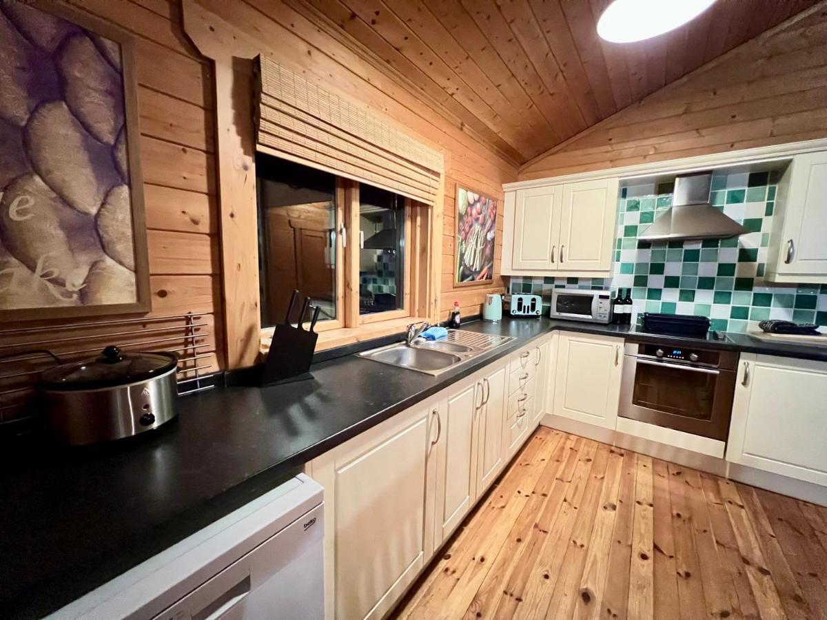 Tufty Lodge, Lake Pochard Lodge 9 南塞尔尼 外观 照片