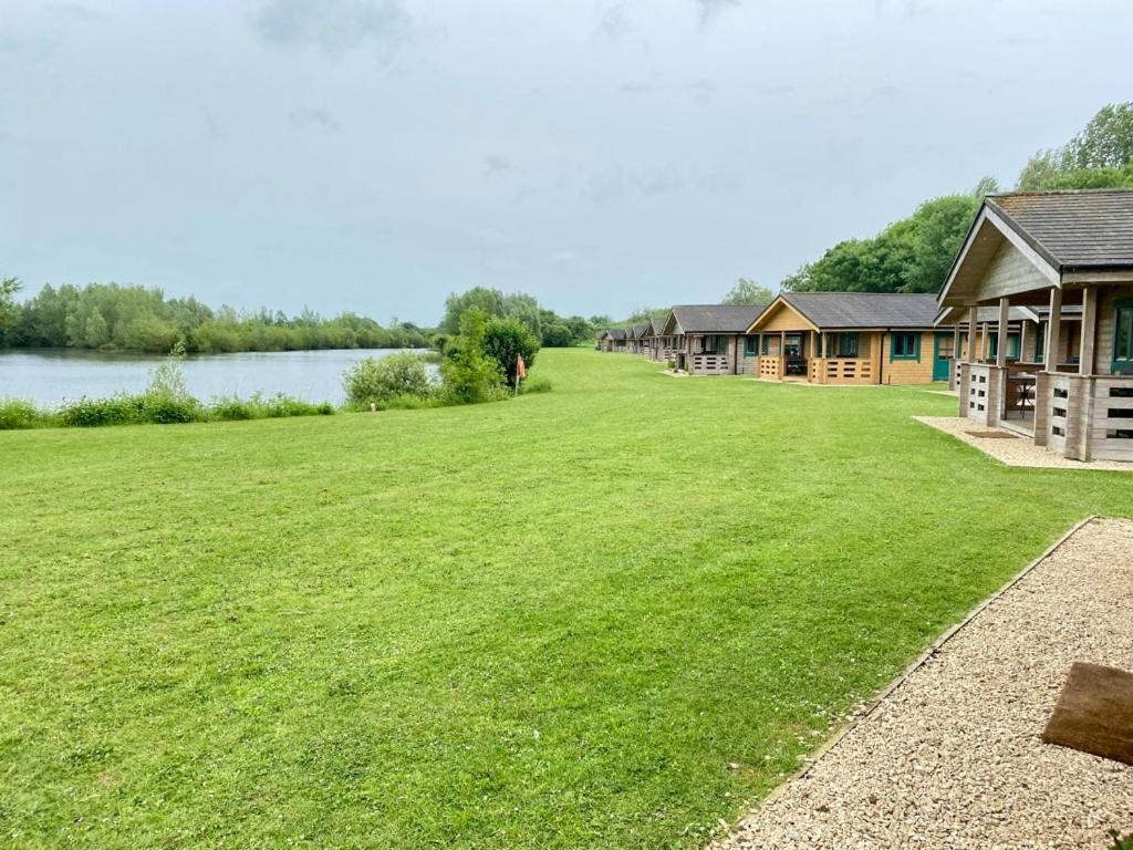 Tufty Lodge, Lake Pochard Lodge 9 南塞尔尼 外观 照片