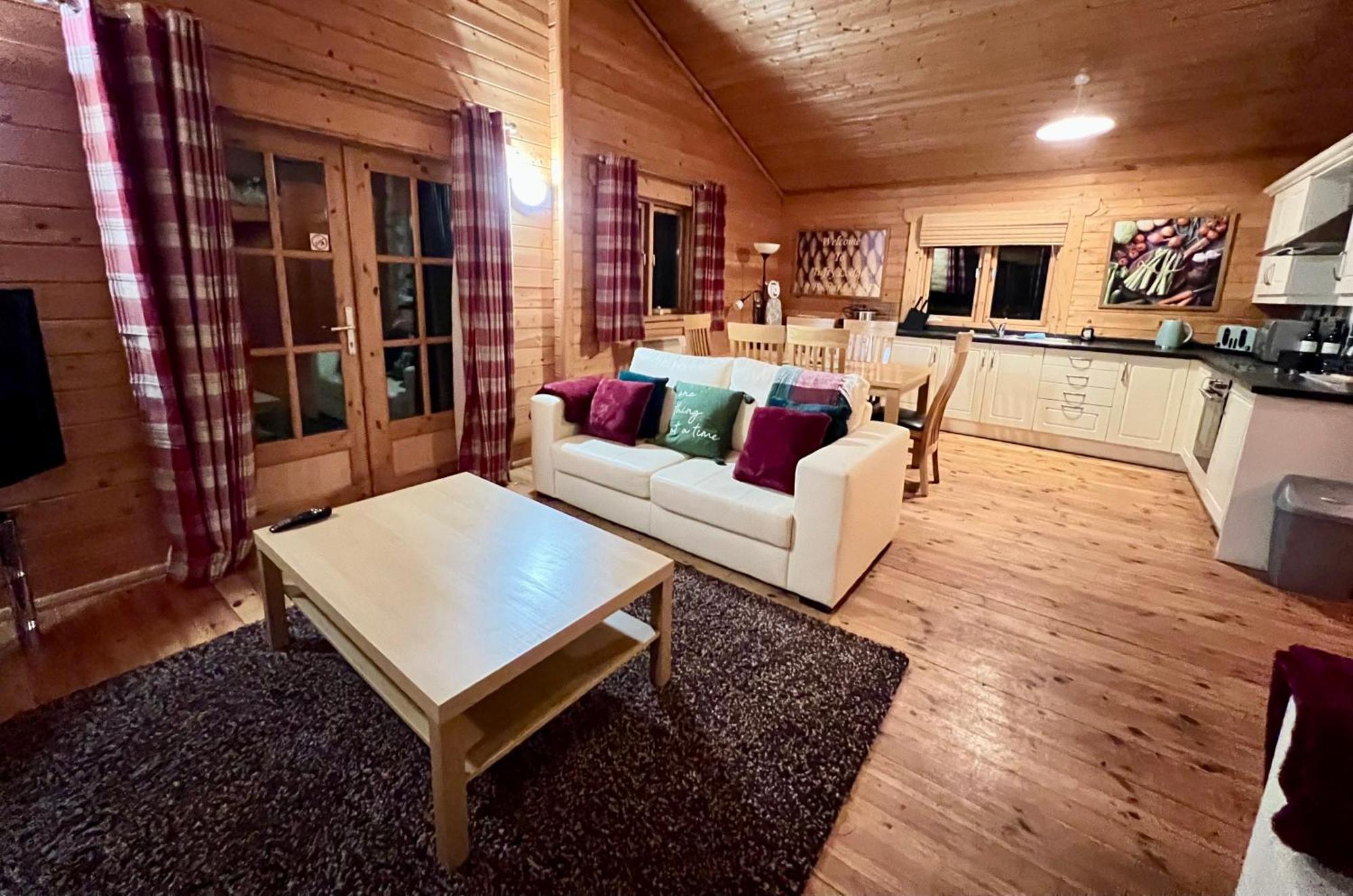 Tufty Lodge, Lake Pochard Lodge 9 南塞尔尼 外观 照片