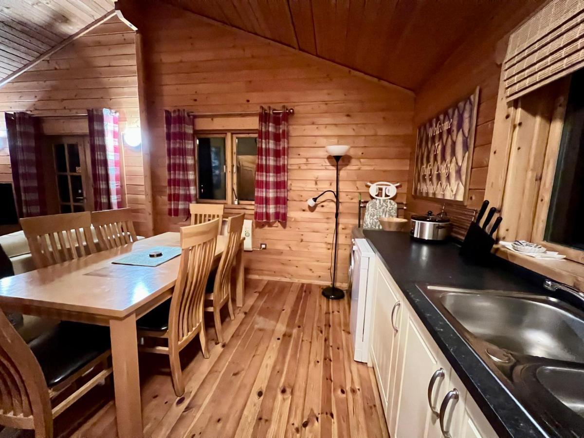 Tufty Lodge, Lake Pochard Lodge 9 南塞尔尼 外观 照片